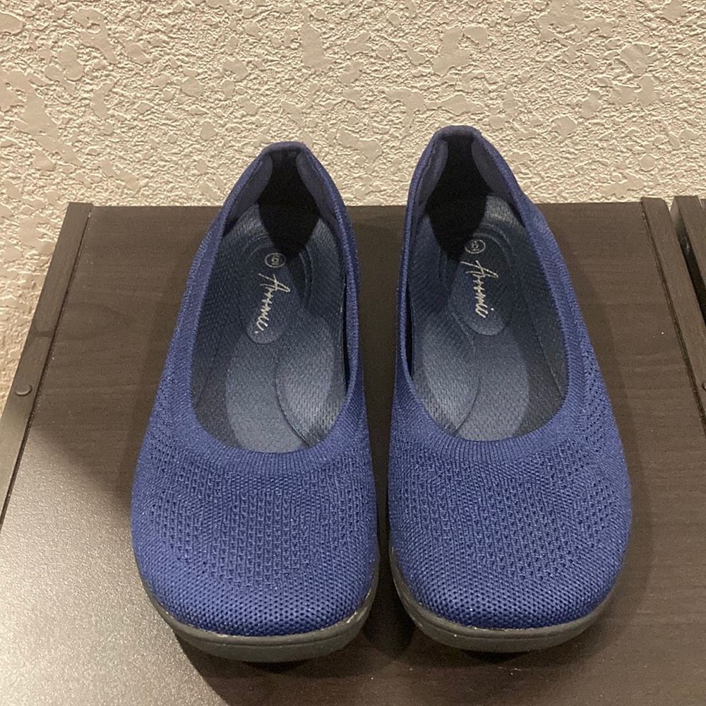 Navy blue knit loafer flats size 6